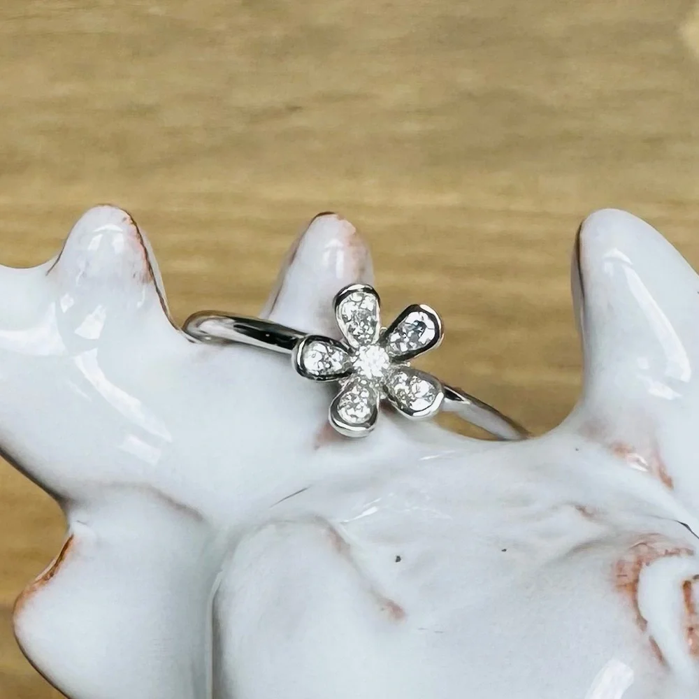 14KWG Diamond Loves Me Daisy Ring